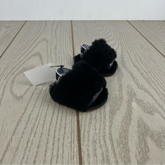 UGG Infant Fluff Yeah Furry Fuzzy Sandals 0/1 XS 0-6 months Black $55 Baby Sized - Picture 3 of 12